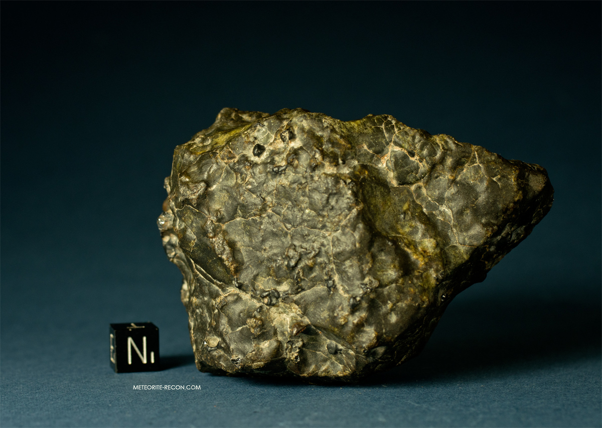 Камни нептуна. Метеорит Кибела. Метеорит камень. Метеорит с драгоценными металлами. Чешский метеорит.